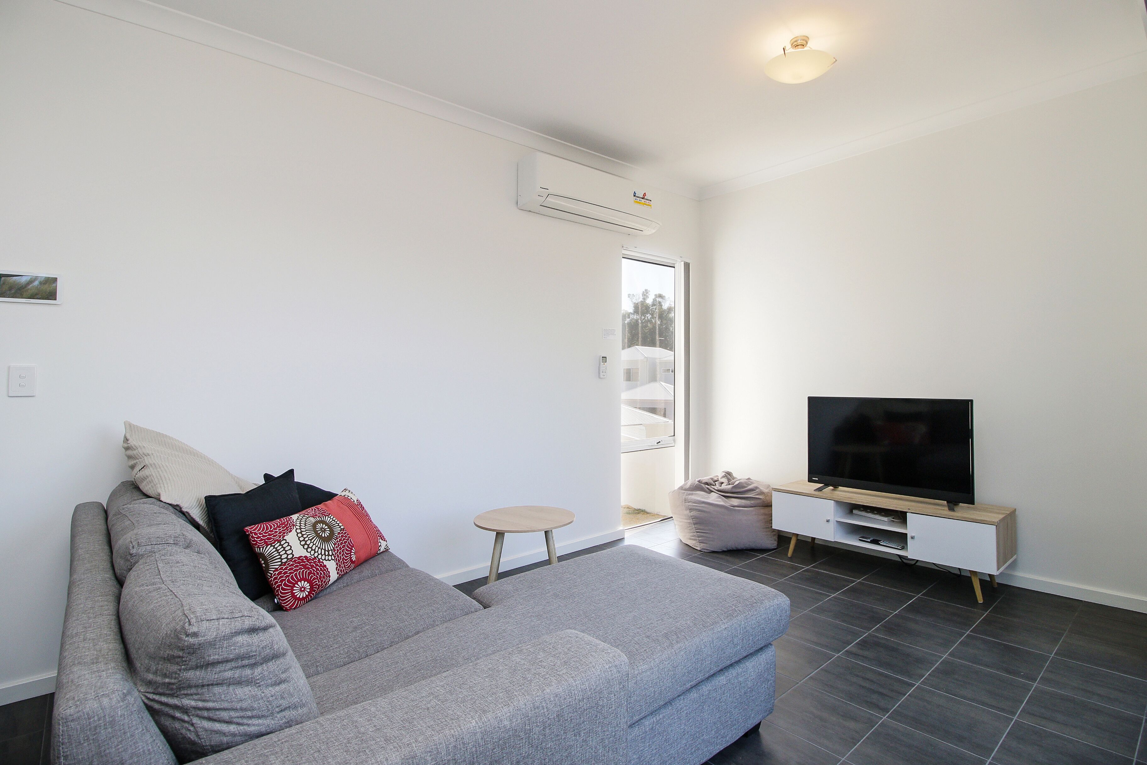 Estuary Waterfront - stunning views! — image 22