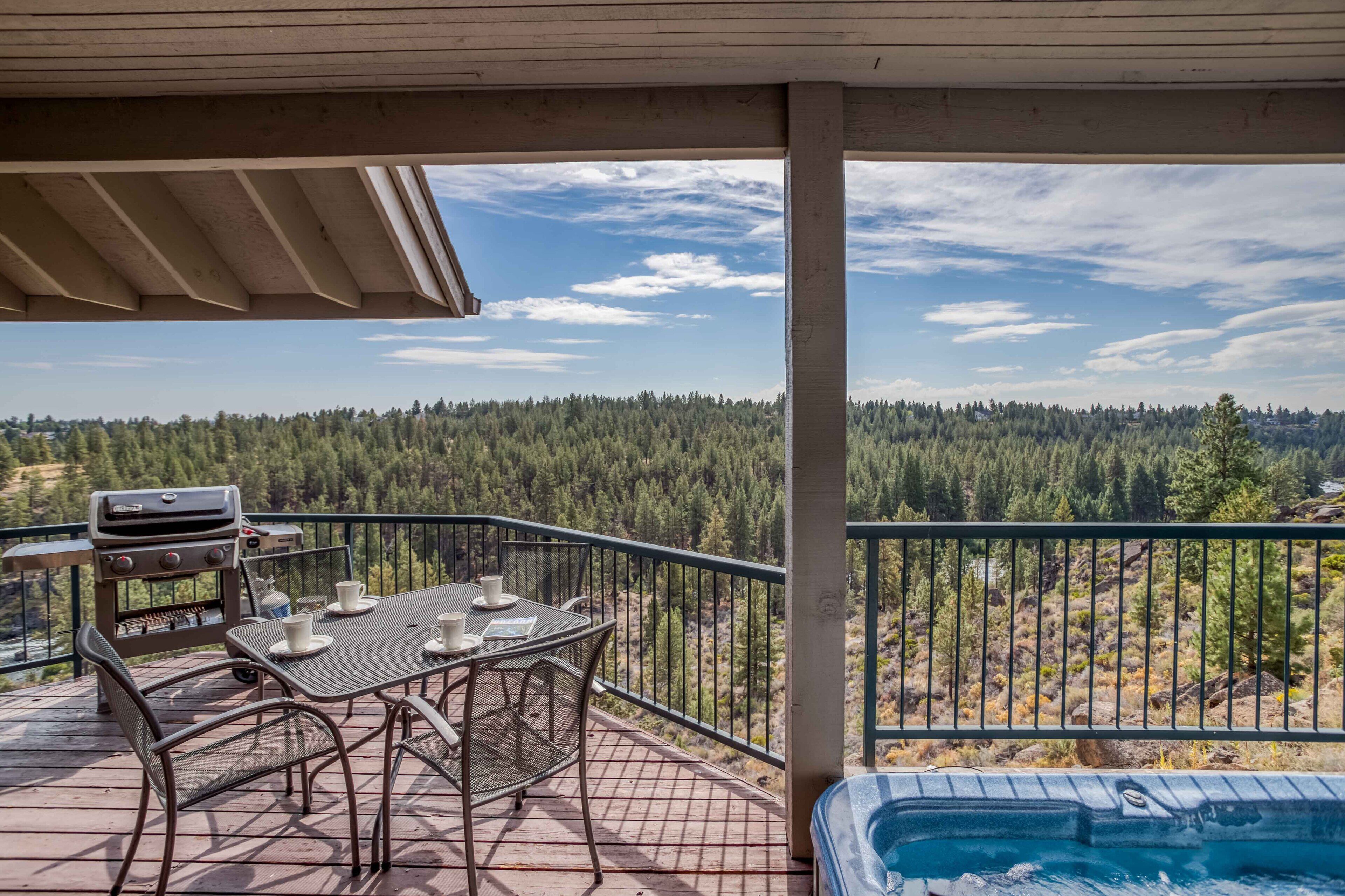 Enjoy Deschutes River Views from Beautiful 3-Bedroom Mt. Bachelor Village Condo