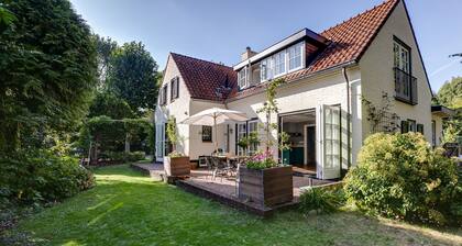 Beautiful and big family house near Amsterdam and 5 minutes from the beach