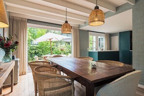 Dining - Beautiful and big family house near Amsterdam and 5 minutes from the beach (Bentveld)