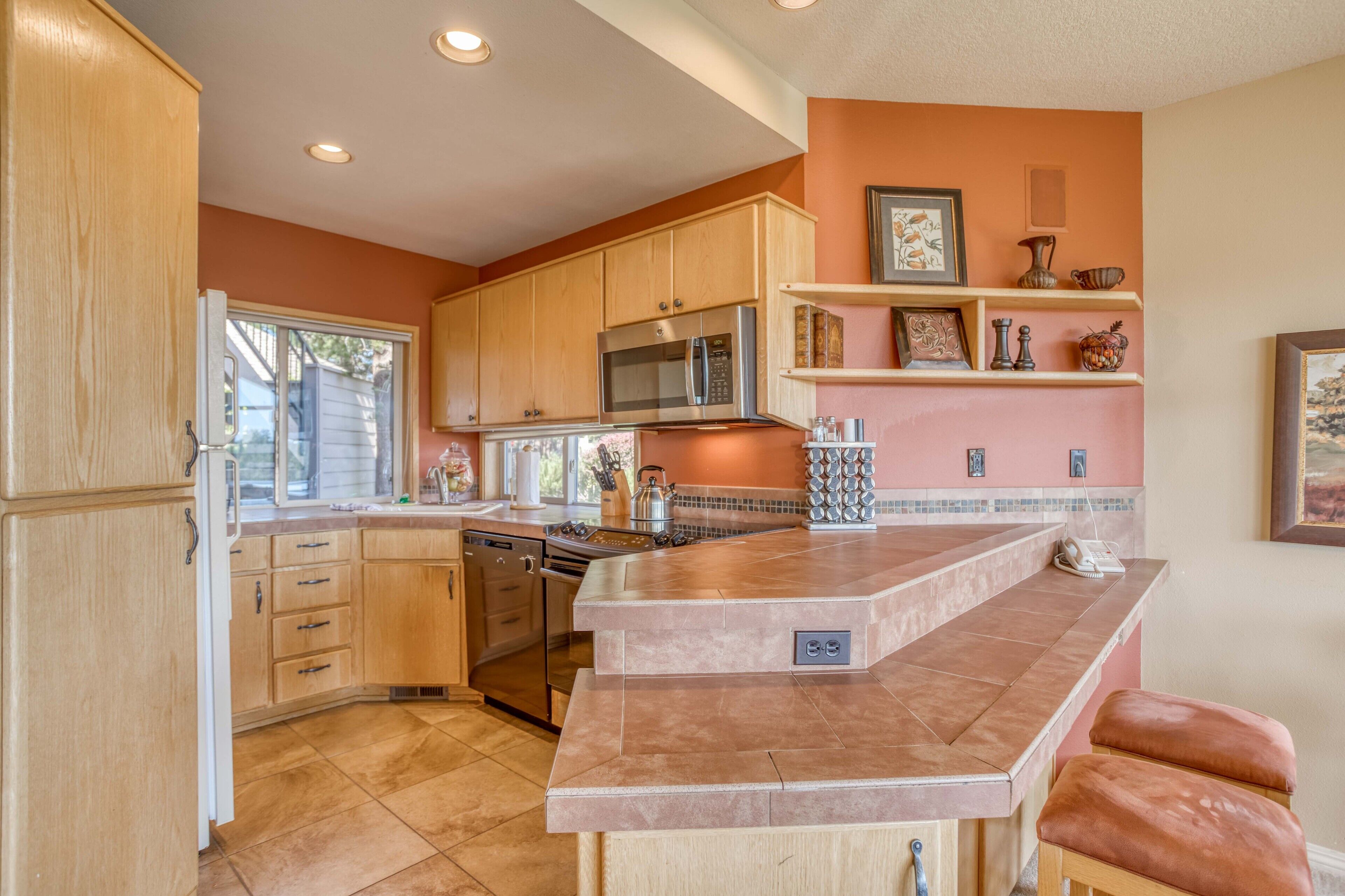 Enjoy Deschutes River Views from Beautiful 2-Bedroom Mt. Bachelor Village Condo!