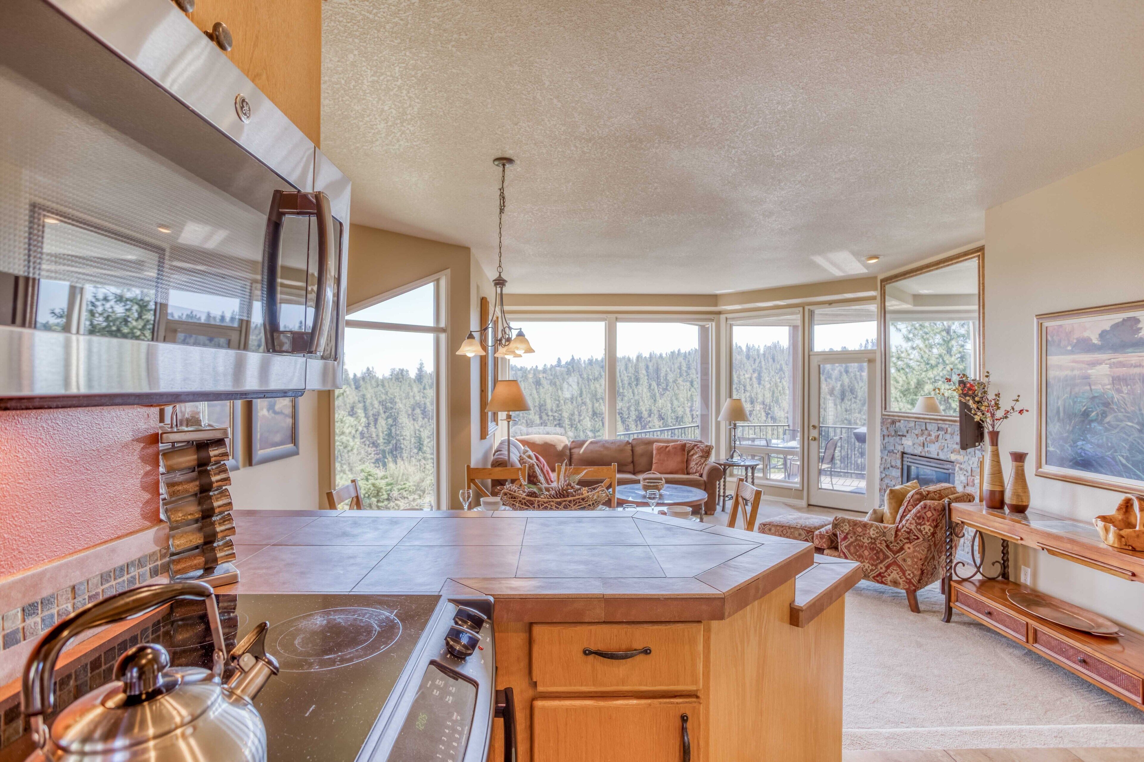 Enjoy Deschutes River Views from Beautiful 2-Bedroom Mt. Bachelor Village Condo!