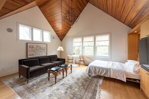 1 bedroom, desk, iron/ironing board, free WiFi - Central Austin Luxury Loft - Completely Private (Austin)
