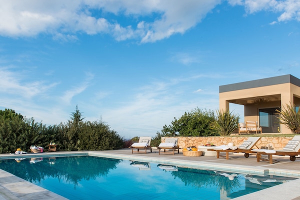 Villa Mariposa - Private spacious pool area with panoramic sea and ciry view.