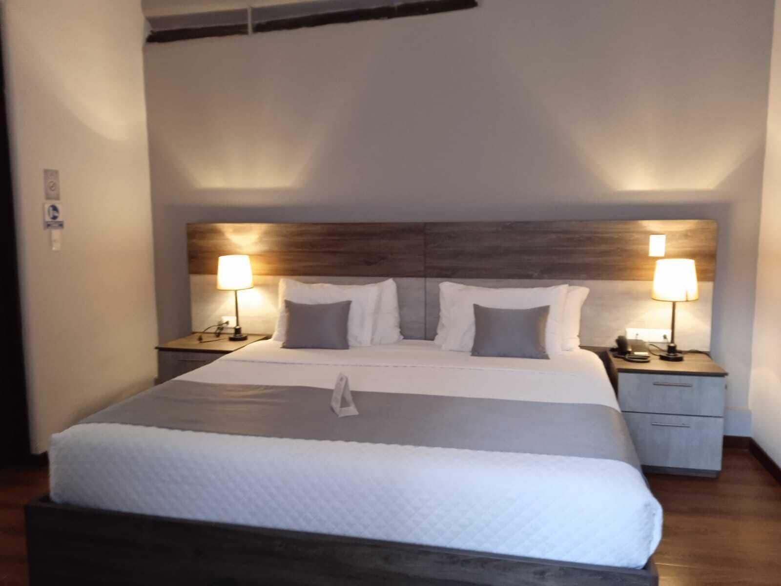 double room, 1 king bed | 1 bedroom, down duvets, select comfort beds, in-room safe