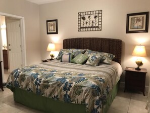 3 bedrooms, iron/ironing board, free WiFi, bed sheets - Beach Front/First Row on the Gulf of Mexico, next to the Dune Crossover. 2B/2B (Pensacola Beach)