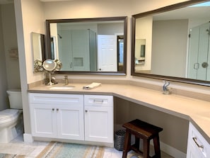 Combined shower/bathtub, hair dryer, towels, soap