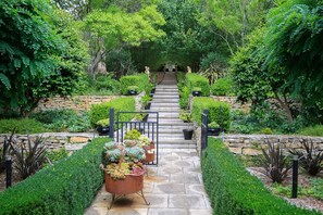 Property grounds - Hathaway - resort style getaway (Bowral)