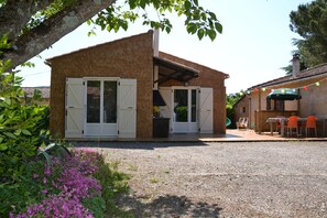 Exterior - Gîte with barbecue and enclosed terrace close to shops and rivers (Lagorce)