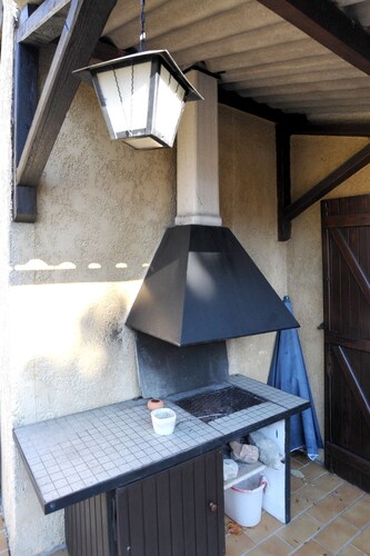 Gîte avec barbecue et terrasse clos à proximité de commerces et de rivières