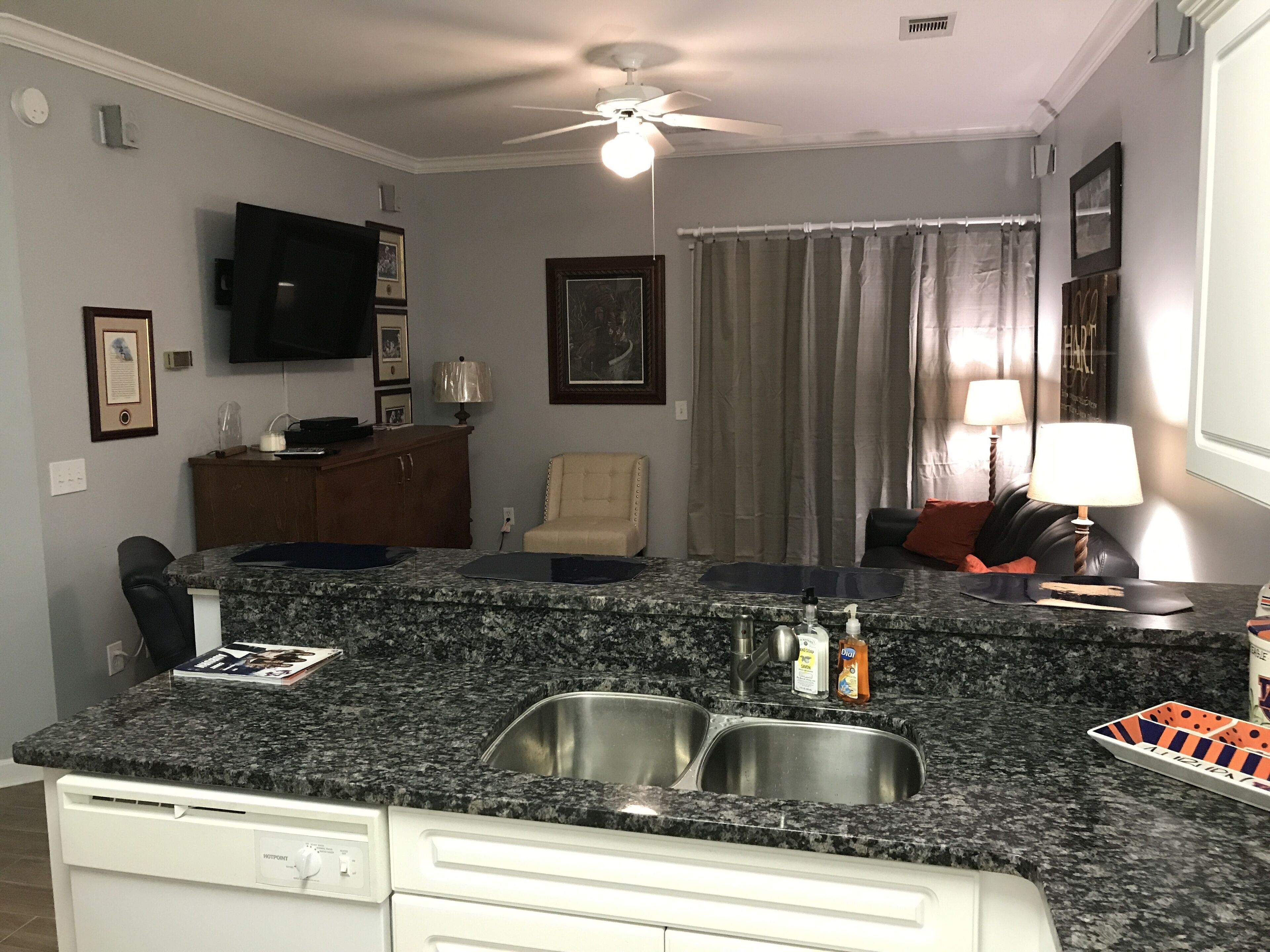 FABULOUS Condo Unit - Closest to AU Stadium, Arena & Plainsman Park!