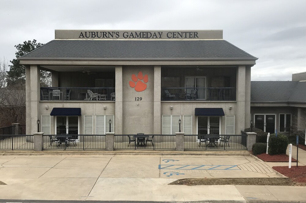 FABULOUS Condo Unit - Closest to AU Stadium, Arena & Plainsman Park!
