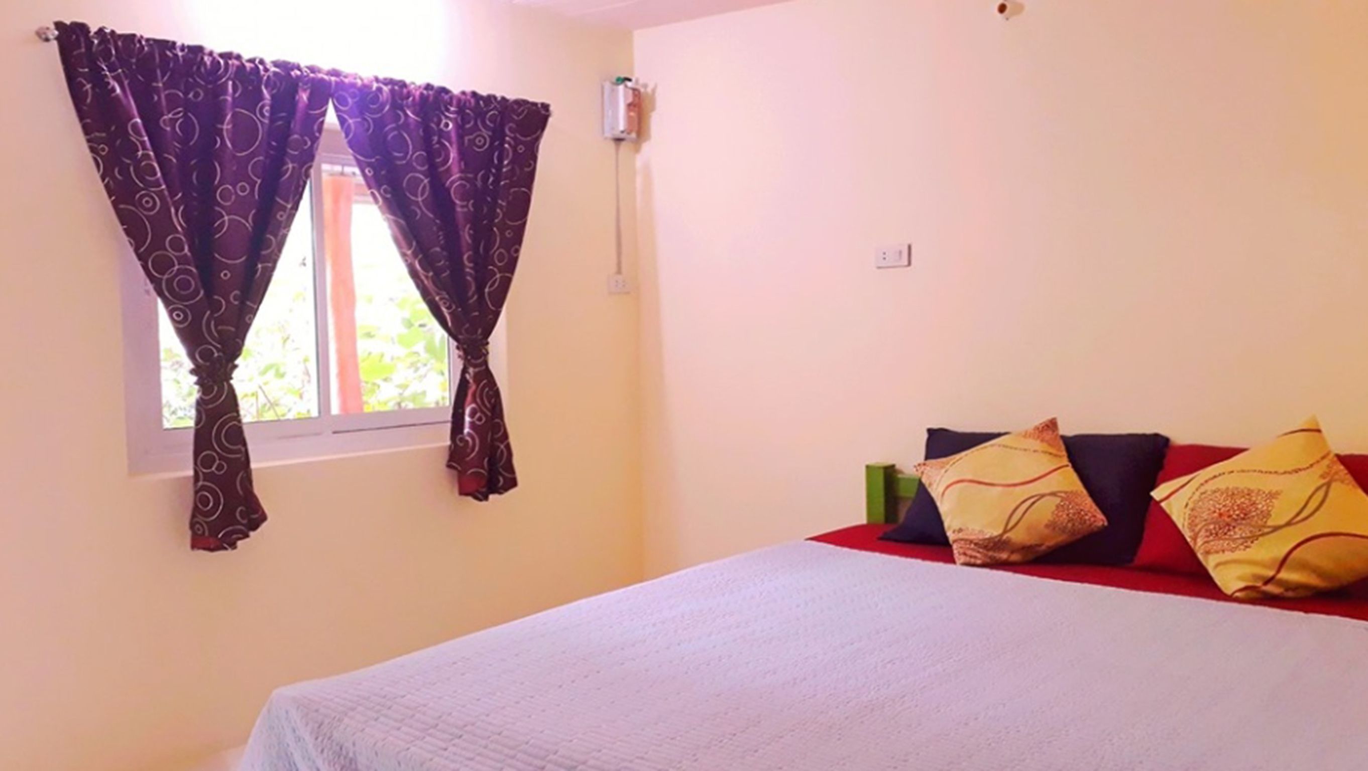 Rollaway beds, free WiFi, bed sheets