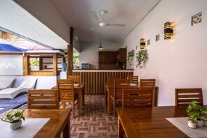 Free daily cooked-to-order breakfast
