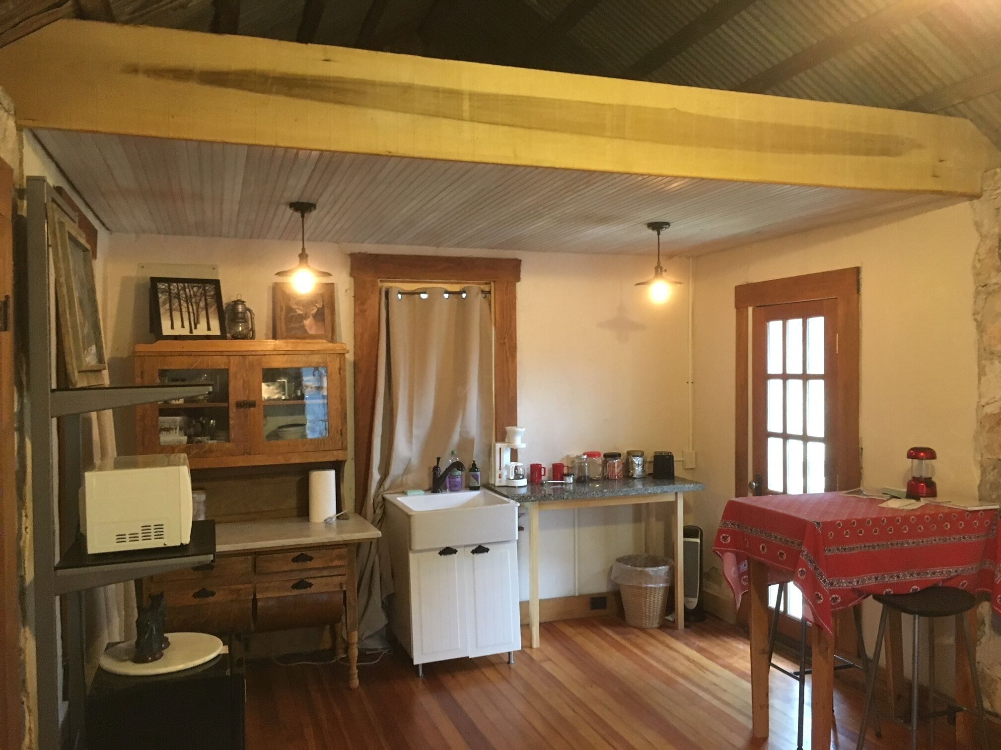 Quirky, Tiny Lodge and San Antonio Hill Country