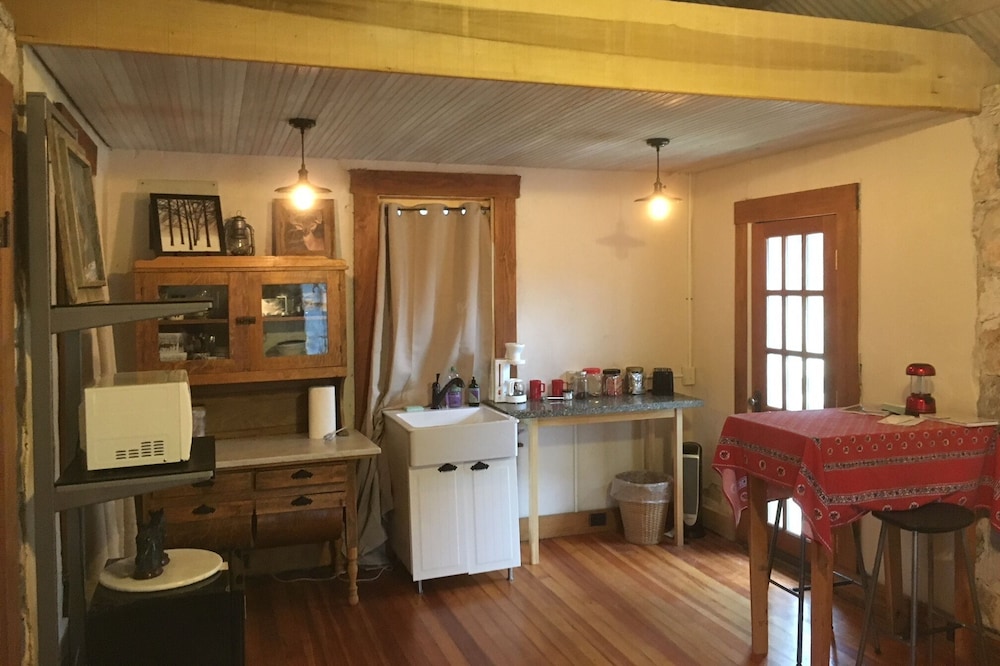 Quirky, Tiny Lodge and San Antonio Hill Country