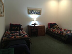 4 habitaciones, escritorio, tabla de planchar con plancha y wifi gratis 