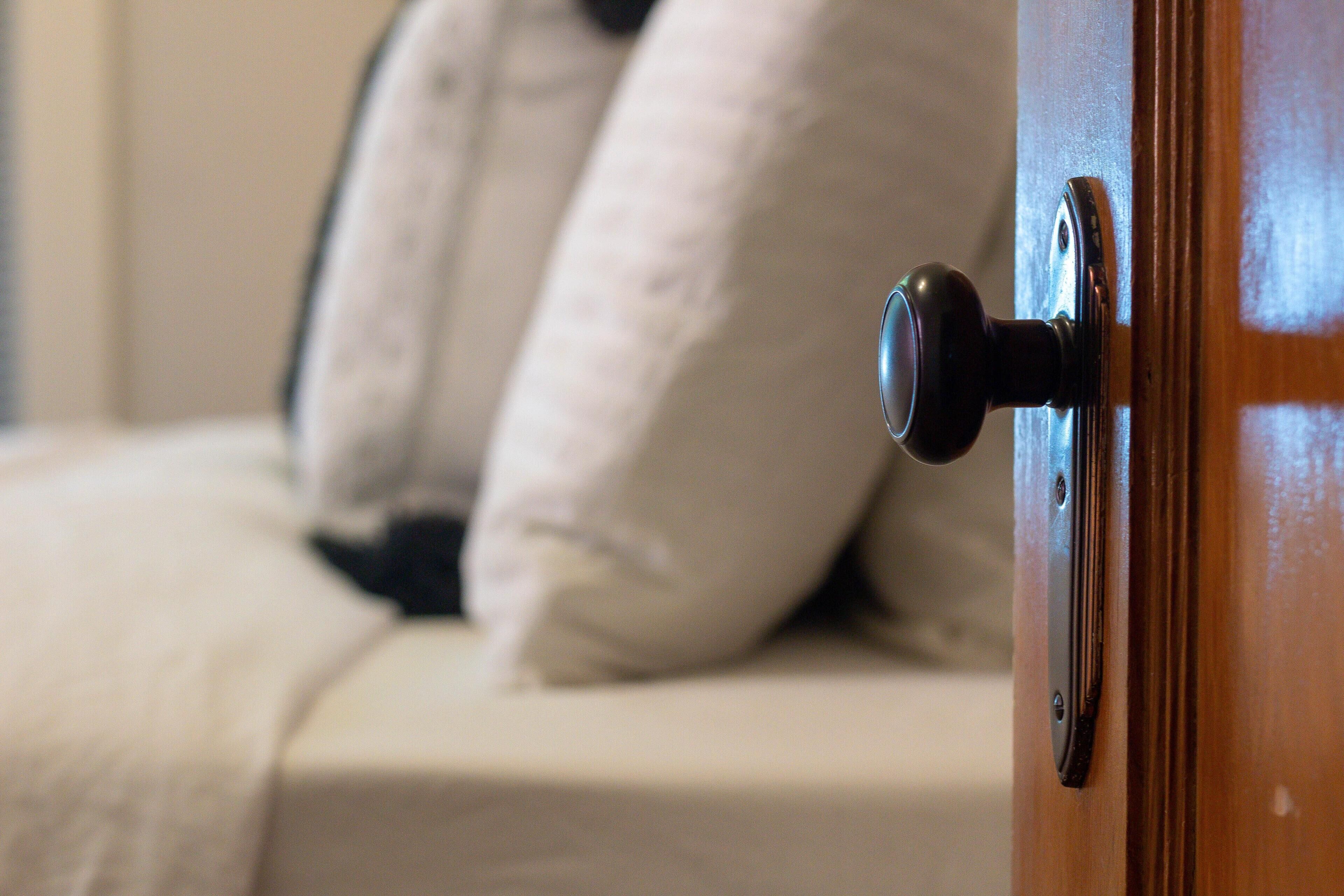 Vintage Awbrey- Fireplace, Hot Tub, AC, 100+mbps Wifi, Bikes, Walk Downtown