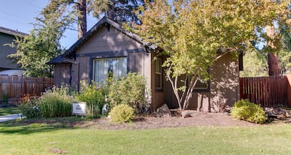 Vintage Awbrey- Fireplace, Hot Tub, AC, 100+mbps Wifi, Bikes, Walk Downtown