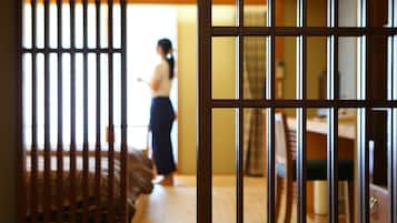 Japanese Style Modern Twin Room | In-room safe, desk, soundproofing, free WiFi