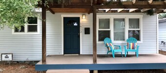 Modern cottage charm & walk to Downtown Bend