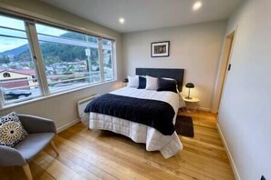 4 Schlafzimmer, Bügeleisen/Bügelbrett, Reisekinderbett, WLAN