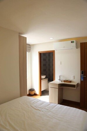 Desk, free WiFi - Merci Hotel (Nha Trang)
