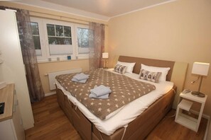 3 bedrooms, in-room safe, desk, WiFi