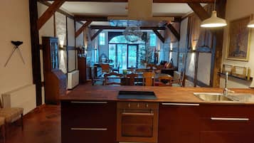 Fridge, oven, dishwasher