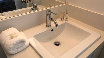 Villa (3 Bedrooms) | Bathroom | Bathtub