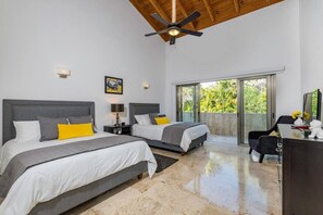 7 sovrum, skrivbord, strykjärn/strykbräda och resesäng