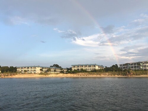 Waterview 3rd Floor Condo With Private Beach, Tennis/Pickleball Courts and Pools