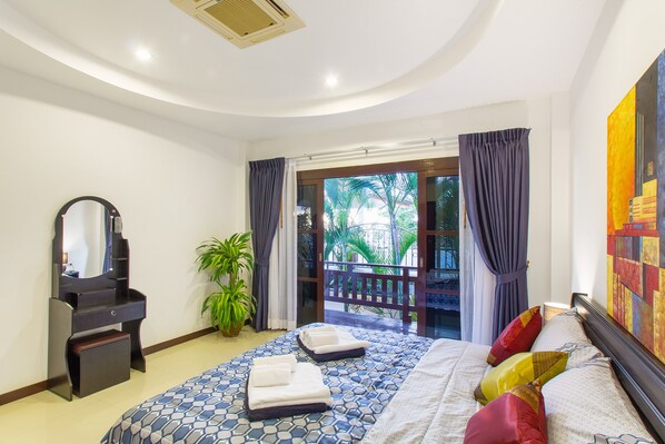 3 bedrooms, in-room safe, iron/ironing board, WiFi