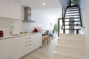 Fridge, microwave, dishwasher, coffee/tea maker