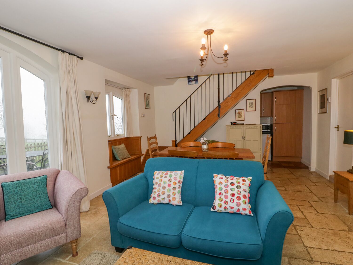 THE COACH HOUSE, pet friendly, character holiday cottage in Wells
