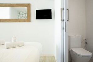 Shower, towels
