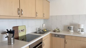 Fridge, oven, dishwasher, highchair