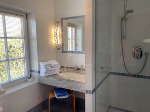Douche, séchoir à cheveux