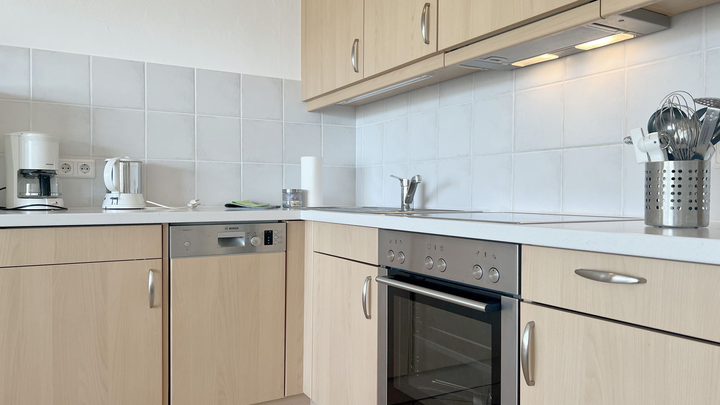 Refrigerador, horno, lavavajillas y periquera 