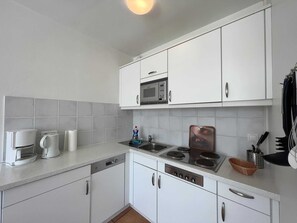 Fridge, microwave, dishwasher, high chair - Luna I - Luna Apartment 2 (Sankt Peter-Ording)
