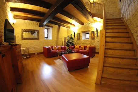 Tower Room, 3 floors, small windows | Desk, laptop workspace, blackout drapes, free WiFi