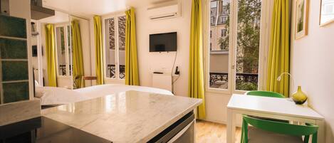 1 chambre, fer et planche à repasser, Wi-Fi gratuit, draps fournis