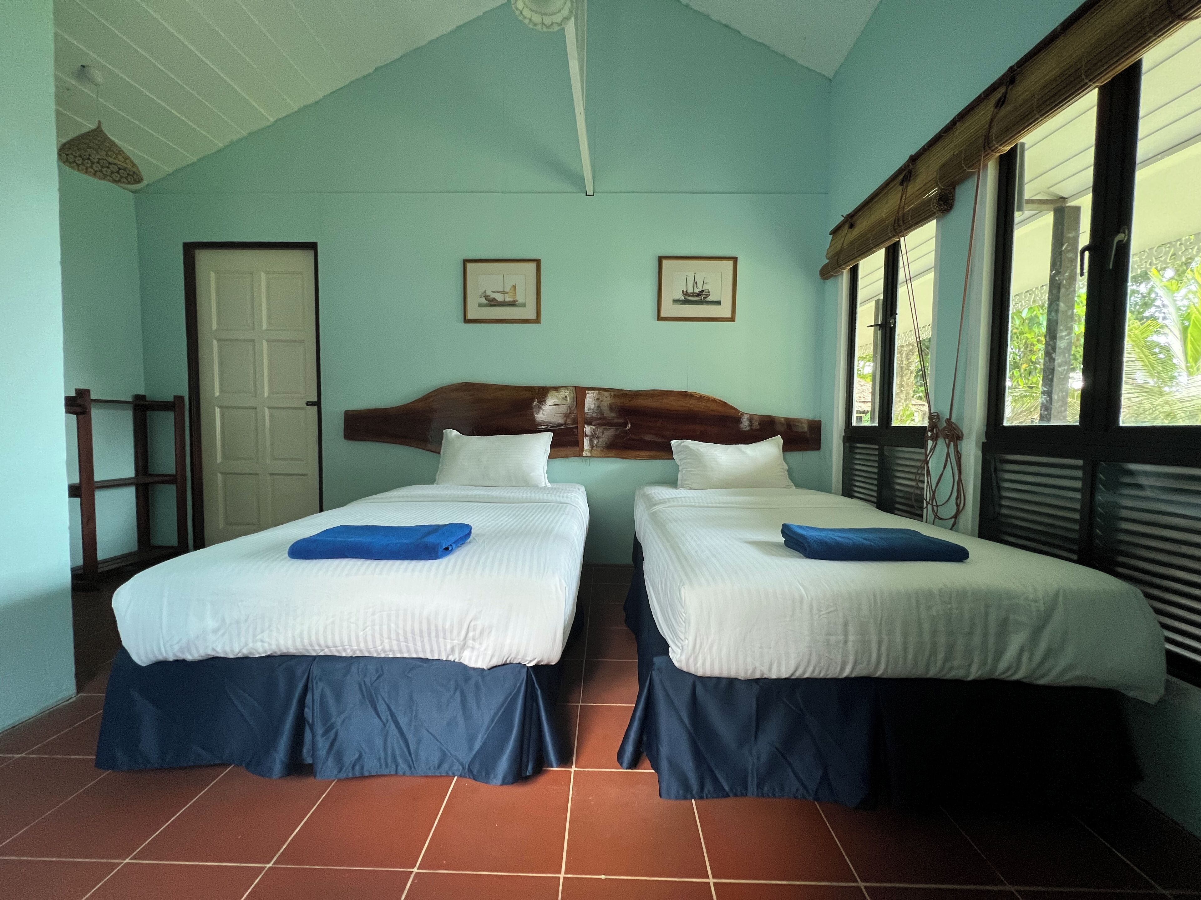 Deluxe Chalet, 2 Twin Beds, Non Smoking, Garden View | Desk, free WiFi, bed sheets