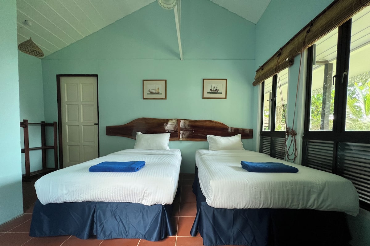 Chalet Deluxe, 2 camas individuales, para no fumadores, vista al jardín | Escritorio, wifi gratis y ropa de cama