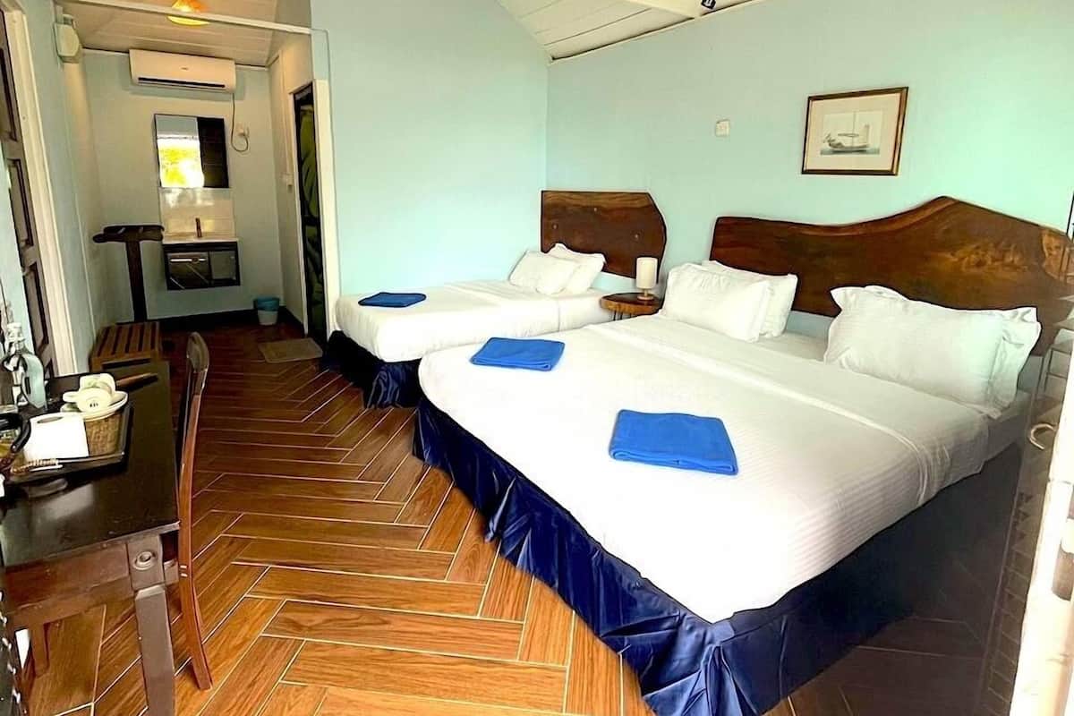 Habitación Deluxe | Escritorio, wifi gratis y ropa de cama