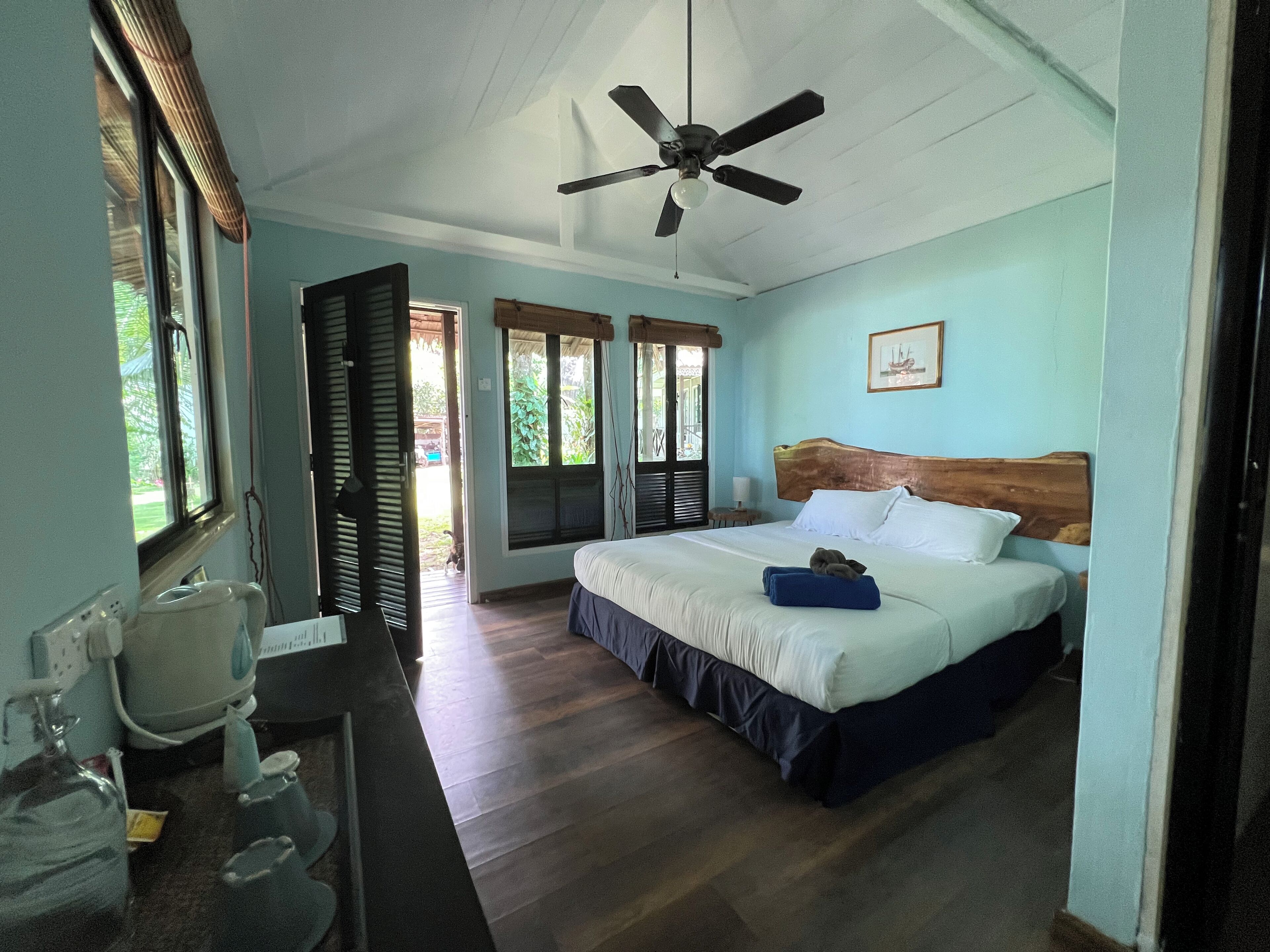 Deluxe Room, 1 King Bed, Non Smoking, Garden View | Desk, free WiFi, bed sheets