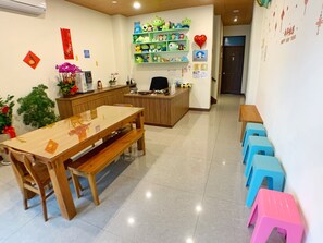 包含每日当地美食早餐