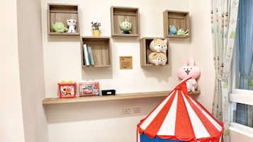 Warm family Room (No pets or animals) | Children's area