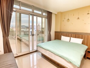 Habitación cuádruple Deluxe | Ropa de cama hipoalergénica, cortinas opacas, sistema de insonorización