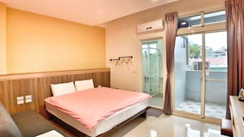 Hypo-allergenic bedding, blackout drapes, soundproofing, free WiFi